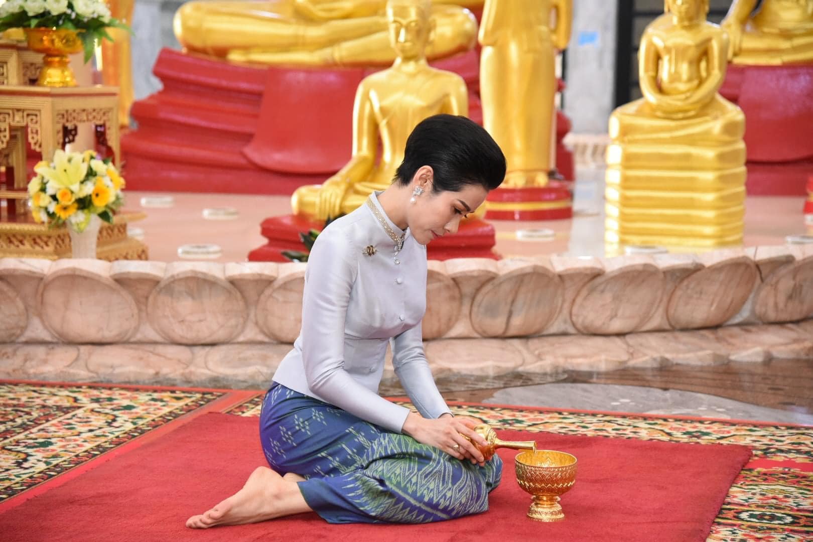Hoàng quý phi Thái Lan gây sốt với vẻ đẹp hoàn mỹ nhưng Hoàng hậu Suthida vẫn chiếm spotlight bằng loạt ưu điểm - 4 Hoàng quý phi Thái Lan gây sốt với vẻ đẹp hoàn mỹ nhưng Hoàng hậu Suthida vẫn chiếm spotlight bằng loạt ưu điểm - 4