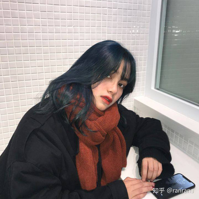 Gái xinh sở hữu loạt màu tóc chất chơi vì cứ buồn là lại đi nhuộm: Ước gì có tiền để "đu" theo cô ấy - 1 Gái xinh sở hữu loạt màu tóc chất chơi vì cứ buồn là lại đi nhuộm: Ước gì có tiền để "đu" theo cô ấy - 1