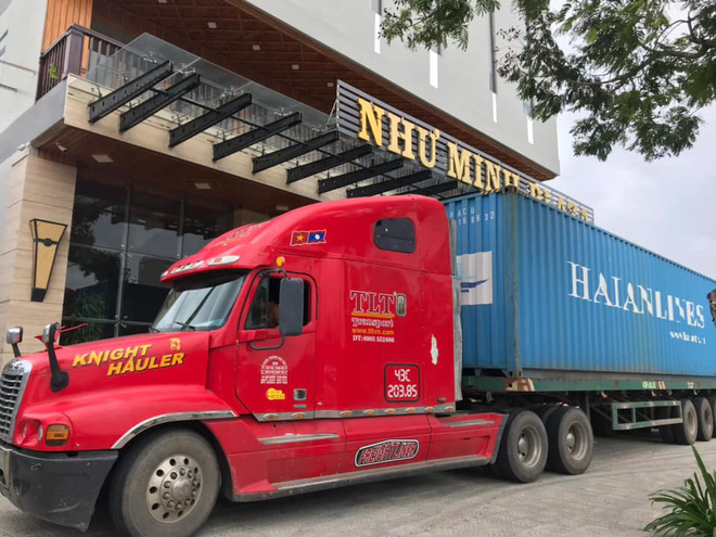 Người Đà Nẵng thuê container chắn trước khách sạn, cửa hàng để đề phòng sức tàn phá khủng khiếp của bão số 9 - 3 Người Đà Nẵng thuê container chắn trước khách sạn, cửa hàng để đề phòng sức tàn phá khủng khiếp của bão số 9 - 3