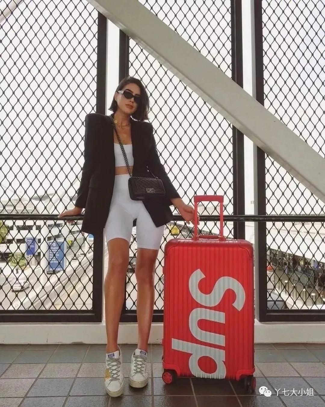 Trời se lạnh chưa biết mặc gì vừa đẹp vừa chất thì bạn hãy diện áo blazer và quần short là có ngay outfit 10 điểm - 6 Trời se lạnh chưa biết mặc gì vừa đẹp vừa chất thì bạn hãy diện áo blazer và quần short là có ngay outfit 10 điểm - 6
