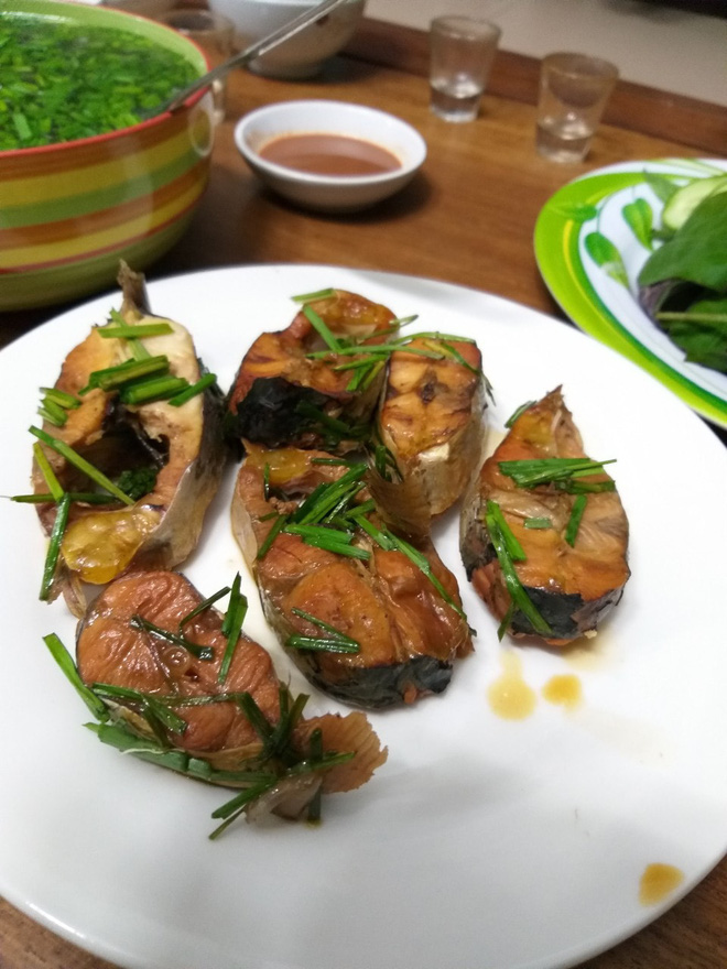 Quảng Nam: Người phụ nữ cho gần 20 bà con trú ẩn trước cơn bão số 9, còn chiêu đãi ăn uống thịnh soạn khiến ai cũng ấm lòng - 4 Quảng Nam: Người phụ nữ cho gần 20 bà con trú ẩn trước cơn bão số 9, còn chiêu đãi ăn uống thịnh soạn khiến ai cũng ấm lòng - 4