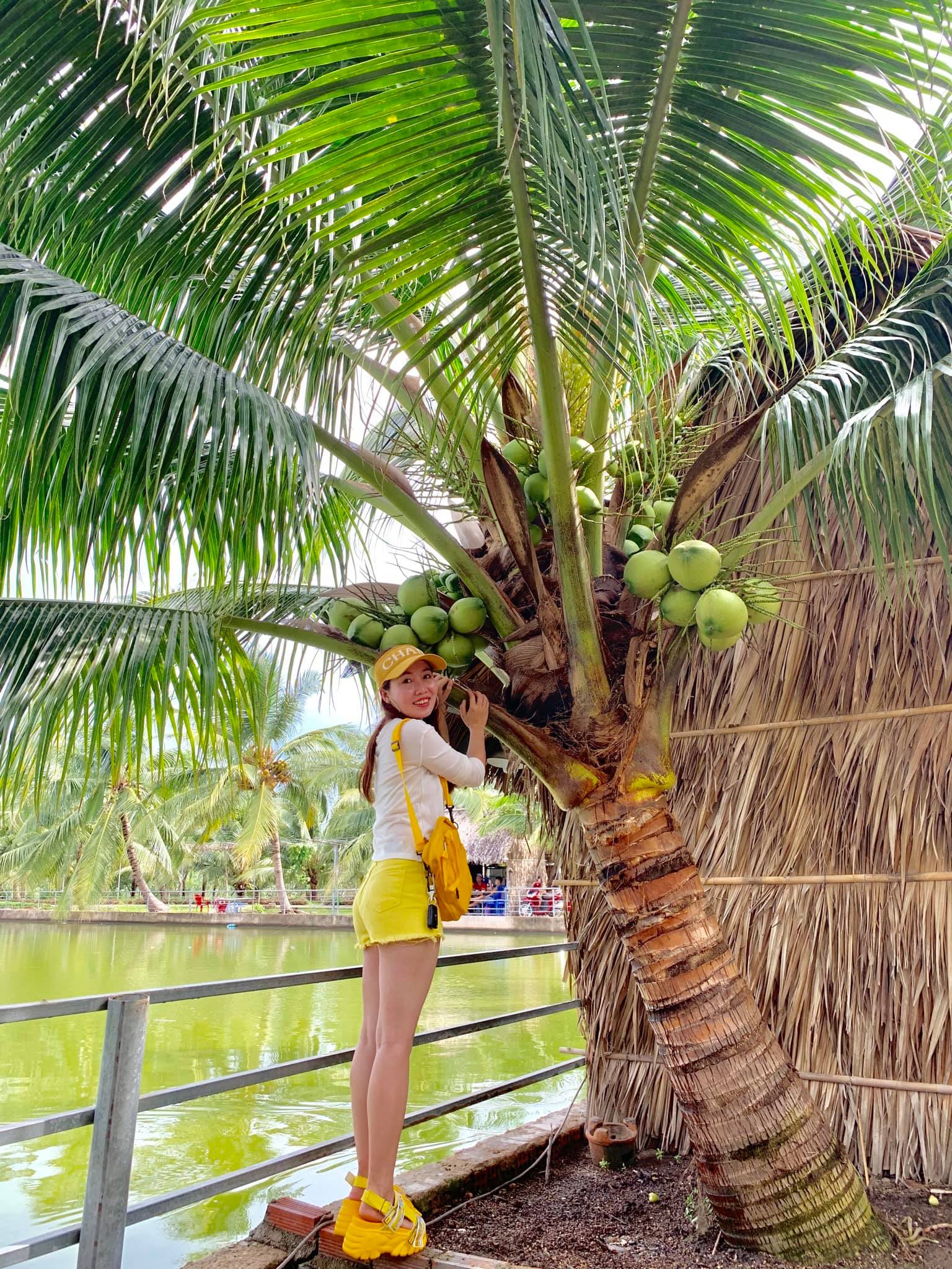 Cô nàng hút gần 4K like vì 'nghiện' màu vàng, bộ sưu tập khiến dân tình 'choáng' - 14 Cô nàng hút gần 4K like vì 'nghiện' màu vàng, bộ sưu tập khiến dân tình 'choáng' - 14