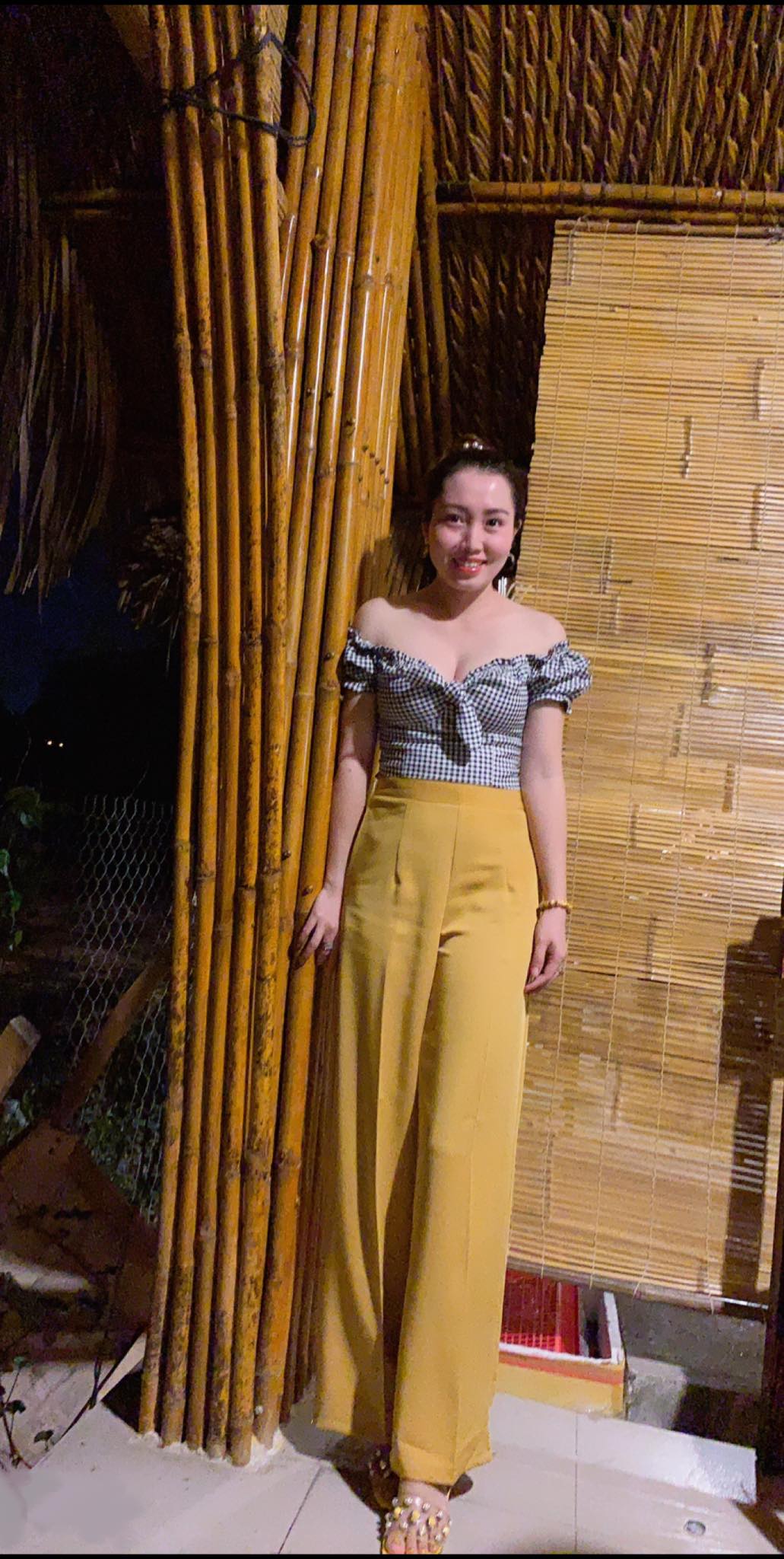 Cô nàng hút gần 4K like vì 'nghiện' màu vàng, bộ sưu tập khiến dân tình 'choáng' - 4 Cô nàng hút gần 4K like vì 'nghiện' màu vàng, bộ sưu tập khiến dân tình 'choáng' - 4
