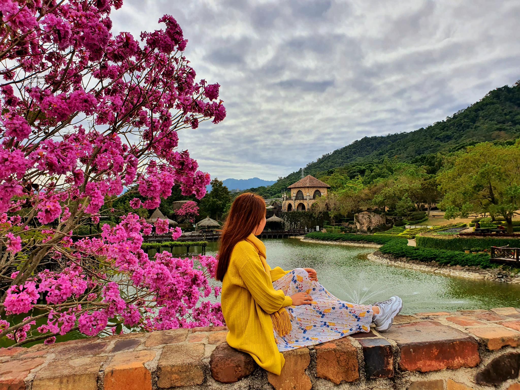 Cô nàng hút gần 4K like vì 'nghiện' màu vàng, bộ sưu tập khiến dân tình 'choáng' - 8 Cô nàng hút gần 4K like vì 'nghiện' màu vàng, bộ sưu tập khiến dân tình 'choáng' - 8