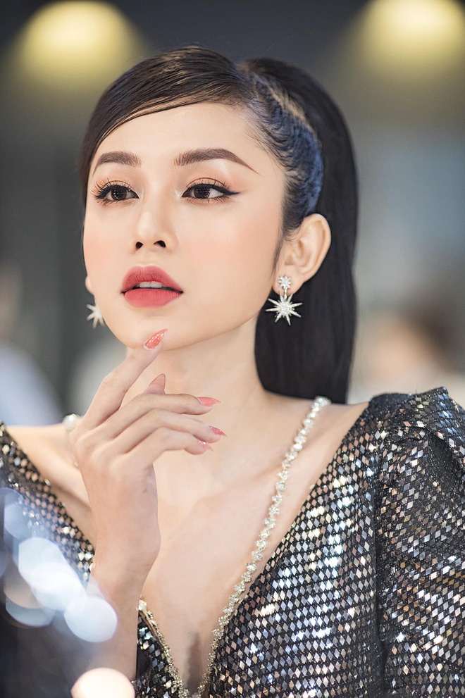 Thí sinh hot nhất Hoa hậu chuyển giới bị 'đào' lại ảnh diện đồ bộ ở quê thời chưa phẫu thuật - 1 Thí sinh hot nhất Hoa hậu chuyển giới bị 'đào' lại ảnh diện đồ bộ ở quê thời chưa phẫu thuật - 1