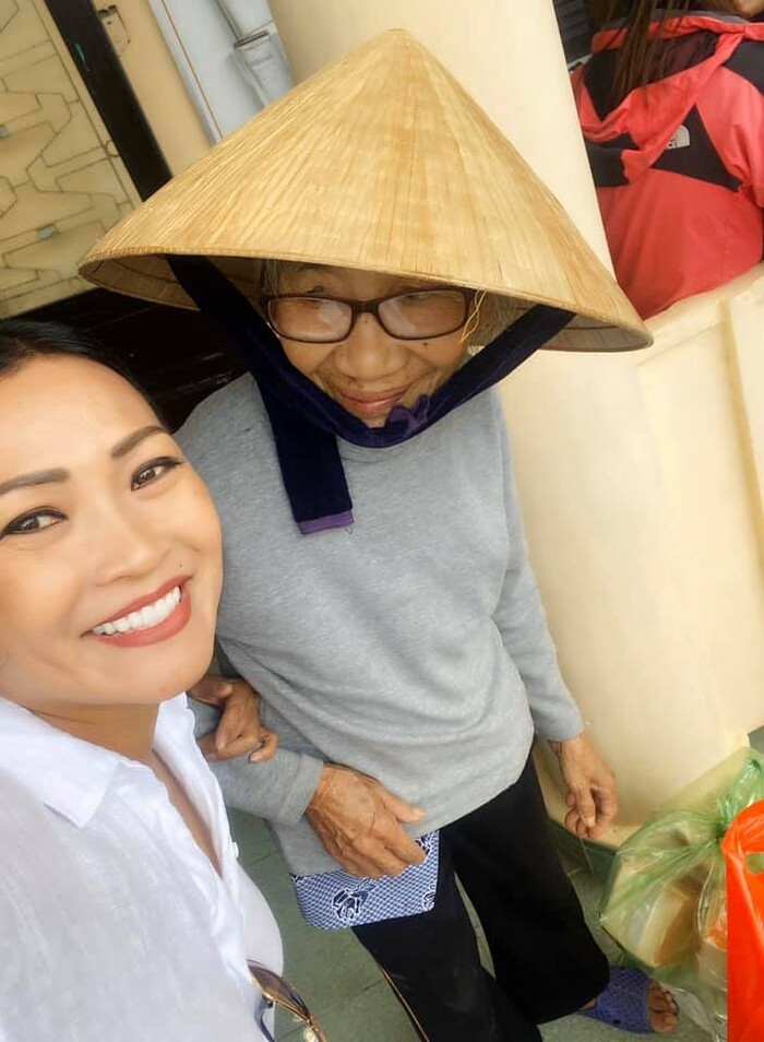 Phương Thanh lên án nhiều người ở vùng lũ 'nổi lòng tham', đòi nhận tiền vì 'đoàn Thủy Tiên cho 10 triệu' - 2 Phương Thanh lên án nhiều người ở vùng lũ 'nổi lòng tham', đòi nhận tiền vì 'đoàn Thủy Tiên cho 10 triệu' - 2