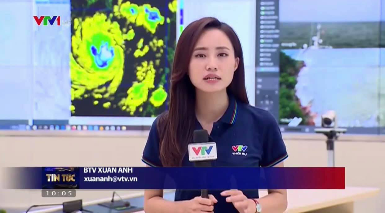BTV thời tiết Xuân Anh kể 30 lần lên sóng trong 2 ngày dẫn bão số 9 - 1 BTV thời tiết Xuân Anh kể 30 lần lên sóng trong 2 ngày dẫn bão số 9 - 1
