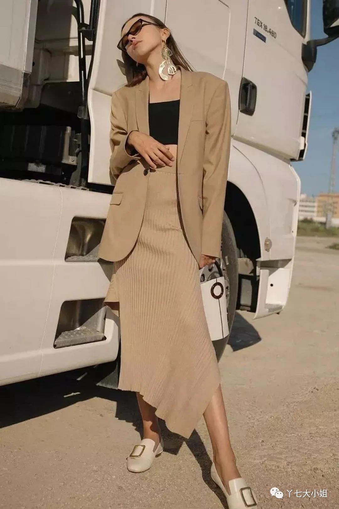 5 món trang phục màu trà sữa biến style thành siêu cấp sang trọng chỉ trong nháy mắt - 17 5 món trang phục màu trà sữa biến style thành siêu cấp sang trọng chỉ trong nháy mắt - 17
