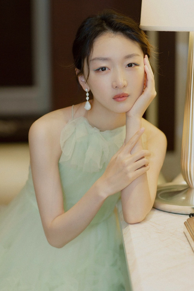 Lễ trao giải điện ảnh Châu Á: Châu Đông Vũ, Lee Byung Hun, 'Ký sinh trùng', 'Hạ cánh nơi anh' đều được gọi tên - 1 Lễ trao giải điện ảnh Châu Á: Châu Đông Vũ, Lee Byung Hun, 'Ký sinh trùng', 'Hạ cánh nơi anh' đều được gọi tên - 1