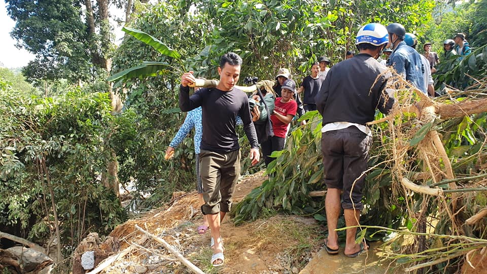 Nóng: Những hình ảnh đầu tiên từ tâm vụ sạt lở kinh hoàng Trà Leng khiến hàng chục người mất tích - 5 Nóng: Những hình ảnh đầu tiên từ tâm vụ sạt lở kinh hoàng Trà Leng khiến hàng chục người mất tích - 5