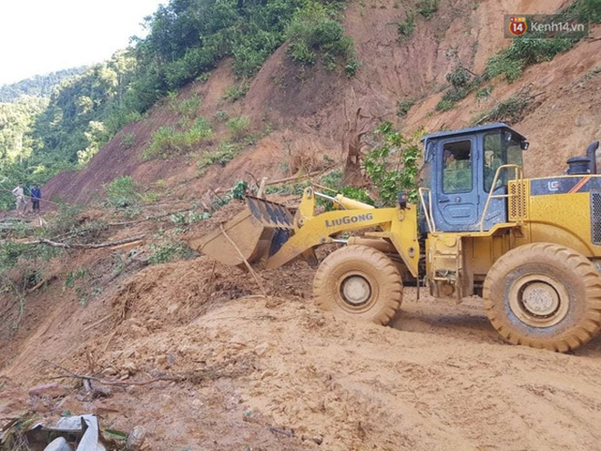 Clip: Những hình ảnh đầu tiên về hiện trường vụ sạt lở khiến 8 người chết ở xã Trà Vân, Nam Trà My - 7 Clip: Những hình ảnh đầu tiên về hiện trường vụ sạt lở khiến 8 người chết ở xã Trà Vân, Nam Trà My - 7