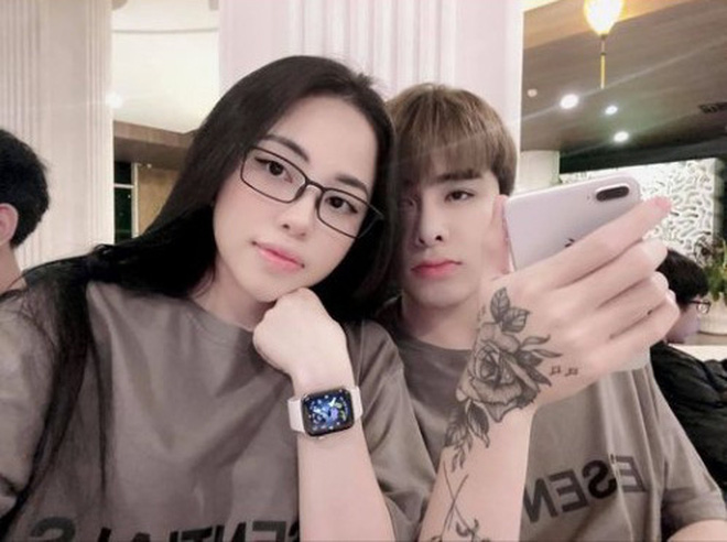 Các game thủ Việt giàu sụ toàn hẹn hò với 'chị đẹp', có cặp lệch nhau tận 7 tuổi chứ chẳng ít - 21 Các game thủ Việt giàu sụ toàn hẹn hò với 'chị đẹp', có cặp lệch nhau tận 7 tuổi chứ chẳng ít - 21
