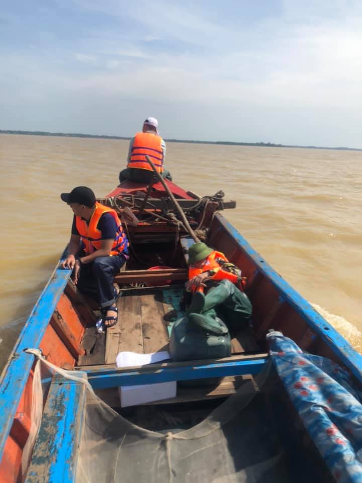 Trang Trần đăng đàn bức xúc khi thấy vợ chồng Lý Hải và Thuỷ Tiên - Công Vinh bị soi mói khi đi cứu trợ miền Trung - 3 Trang Trần đăng đàn bức xúc khi thấy vợ chồng Lý Hải và Thuỷ Tiên - Công Vinh bị soi mói khi đi cứu trợ miền Trung - 3