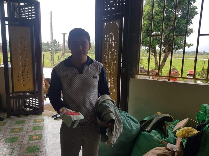 Nhặt được vàng trong túi áo cứu trợ, nam thanh niên thông báo tìm chủ nhân để trả lại - 1 Nhặt được vàng trong túi áo cứu trợ, nam thanh niên thông báo tìm chủ nhân để trả lại - 1