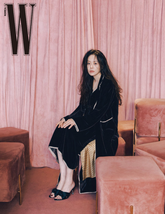 'Cô dâu bị đế chế Samsung ruồng bỏ' Go Hyun Jung gây sốt với loạt hình đẹp 'sương sương' dù sắp bước sang tuổi 50 - 4 'Cô dâu bị đế chế Samsung ruồng bỏ' Go Hyun Jung gây sốt với loạt hình đẹp 'sương sương' dù sắp bước sang tuổi 50 - 4
