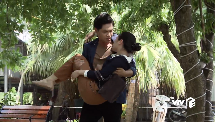 Lửa ấm tập 22: Bà Mai nghi ngờ Quang không phải con đẻ của Minh, Tiến bất ngờ lên chức bố - 6 Lửa ấm tập 22: Bà Mai nghi ngờ Quang không phải con đẻ của Minh, Tiến bất ngờ lên chức bố - 6