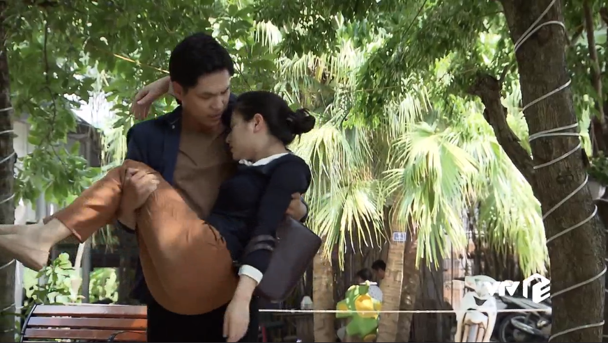 Lửa ấm tập 22: Bà Mai nghi ngờ Quang không phải con đẻ của Minh, Tiến bất ngờ lên chức bố - 7 Lửa ấm tập 22: Bà Mai nghi ngờ Quang không phải con đẻ của Minh, Tiến bất ngờ lên chức bố - 7