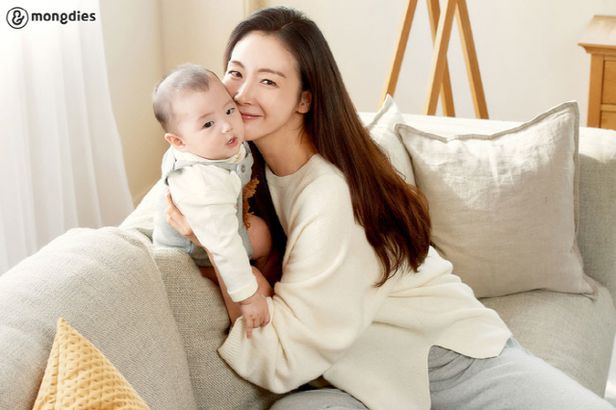 'Nữ hoàng nước mắt' Choi Ji Woo lần đầu lộ diện sau 5 tháng sinh con, nhan sắc và body khiến dân tình kinh ngạc - 3 'Nữ hoàng nước mắt' Choi Ji Woo lần đầu lộ diện sau 5 tháng sinh con, nhan sắc và body khiến dân tình kinh ngạc - 3