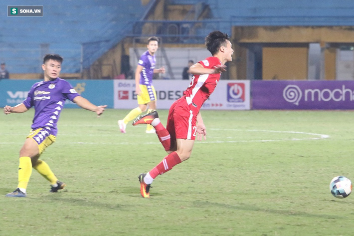Quế Ngọc Hải mắng xối xả tiền đạo Hà Nội FC, đòi trọng tài rút thẻ đuổi đối thủ khỏi sân - 9 Quế Ngọc Hải mắng xối xả tiền đạo Hà Nội FC, đòi trọng tài rút thẻ đuổi đối thủ khỏi sân - 9