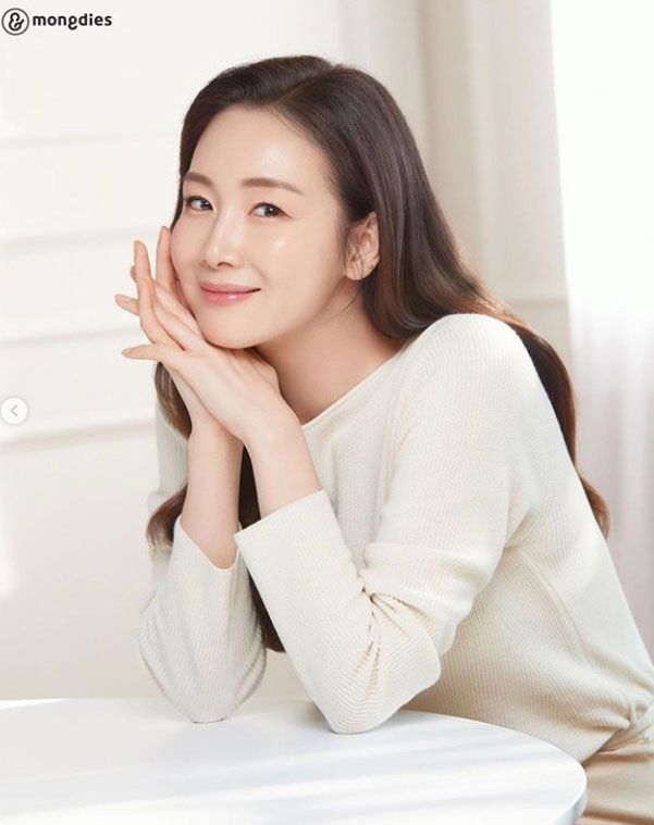 'Nữ hoàng nước mắt' Choi Ji Woo lần đầu lộ diện sau 5 tháng sinh con, nhan sắc và body khiến dân tình kinh ngạc - 2 'Nữ hoàng nước mắt' Choi Ji Woo lần đầu lộ diện sau 5 tháng sinh con, nhan sắc và body khiến dân tình kinh ngạc - 2