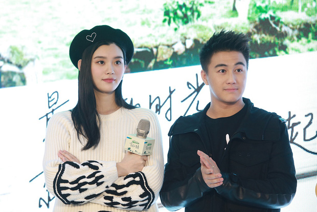 Thiếu gia trùm sòng bạc Hà Du Quân lần đầu hé lộ màn cưa cẩm Ming Xi: Tẽn tò vì thấp hơn nàng, bao cả rạp phim và 1001 chiêu trò Thiếu gia trùm sòng bạc Hà Du Quân lần đầu hé lộ màn cưa cẩm Ming Xi: Tẽn tò vì thấp hơn nàng, bao cả rạp phim và 1001 chiêu trò