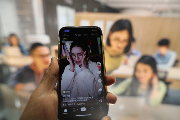 Bất chấp những lời kêu gọi tẩy chay Apple, iPhone 12 vẫn được dự báo là bom tấn tại Trung Quốc - 1 Bất chấp những lời kêu gọi tẩy chay Apple, iPhone 12 vẫn được dự báo là bom tấn tại Trung Quốc - 1