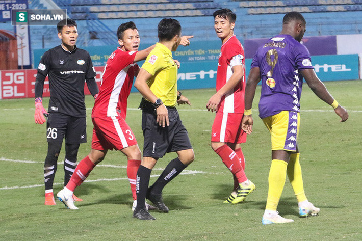 Quế Ngọc Hải mắng xối xả tiền đạo Hà Nội FC, đòi trọng tài rút thẻ đuổi đối thủ khỏi sân - 5 Quế Ngọc Hải mắng xối xả tiền đạo Hà Nội FC, đòi trọng tài rút thẻ đuổi đối thủ khỏi sân - 5