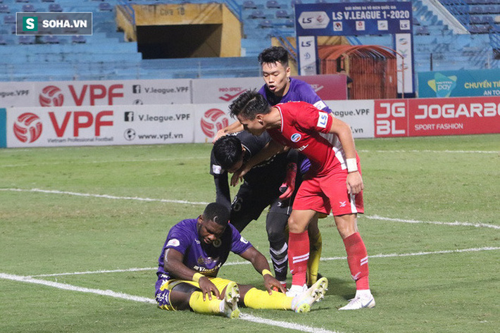 Quế Ngọc Hải mắng xối xả tiền đạo Hà Nội FC, đòi trọng tài rút thẻ đuổi đối thủ khỏi sân - 1 Quế Ngọc Hải mắng xối xả tiền đạo Hà Nội FC, đòi trọng tài rút thẻ đuổi đối thủ khỏi sân - 1