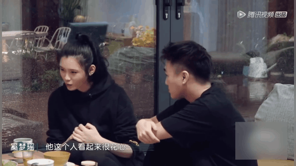 Thiếu gia trùm sòng bạc Hà Du Quân lần đầu hé lộ màn cưa cẩm Ming Xi: Tẽn tò vì thấp hơn nàng, bao cả rạp phim và 1001 chiêu trò - 2 Thiếu gia trùm sòng bạc Hà Du Quân lần đầu hé lộ màn cưa cẩm Ming Xi: Tẽn tò vì thấp hơn nàng, bao cả rạp phim và 1001 chiêu trò - 2