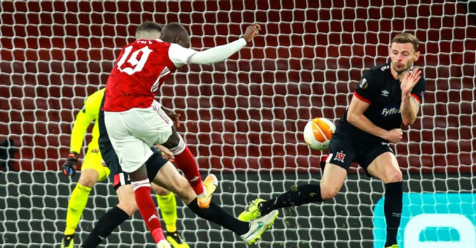 Ghi 3 bàn trong 4 phút, Arsenal thắng trận thứ hai ở Europa League Ghi 3 bàn trong 4 phút, Arsenal thắng trận thứ hai ở Europa League