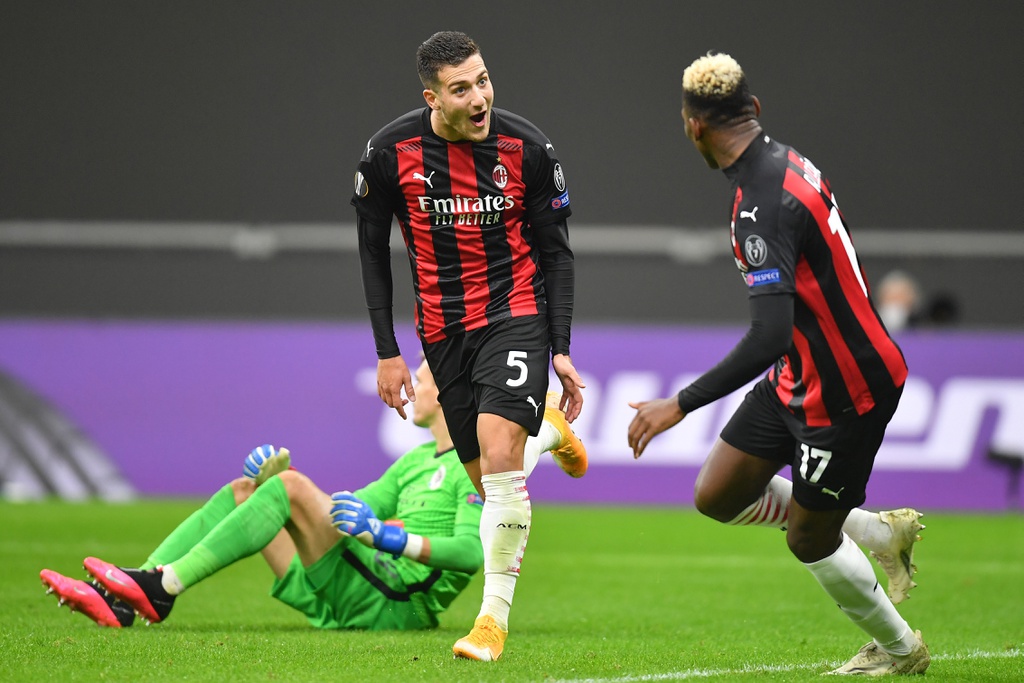 Ibrahimovic sút hỏng 11 m trong trận thắng 3-0 của AC Milan - 7