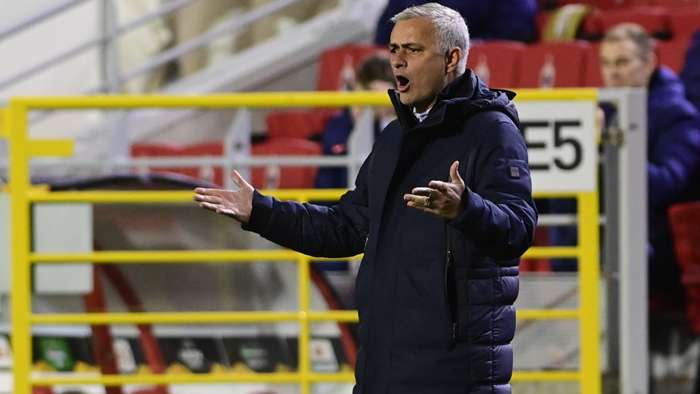 Mourinho: 'Tôi muốn thay tới 11 người sau hiệp 1' Mourinho: 'Tôi muốn thay tới 11 người sau hiệp 1'