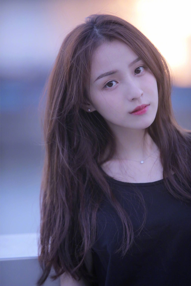 Được 'ông chồng quốc dân' Vương Tư Thông đầu tư gần 700 tỷ đồng, hotgirl livestream hàng đầu vẫn liên tục 'nghỉ việc' để yêu các phú nhị đại Được 'ông chồng quốc dân' Vương Tư Thông đầu tư gần 700 tỷ đồng, hotgirl livestream hàng đầu vẫn liên tục 'nghỉ việc' để yêu các phú nhị đại