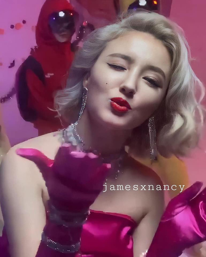 Cùng cosplay Marilyn Monroe, 'nữ thần lai' Nancy toả sáng nhưng lại diện váy nhăn nhúm hơn hẳn Chi Pu - 4 Cùng cosplay Marilyn Monroe, 'nữ thần lai' Nancy toả sáng nhưng lại diện váy nhăn nhúm hơn hẳn Chi Pu - 4