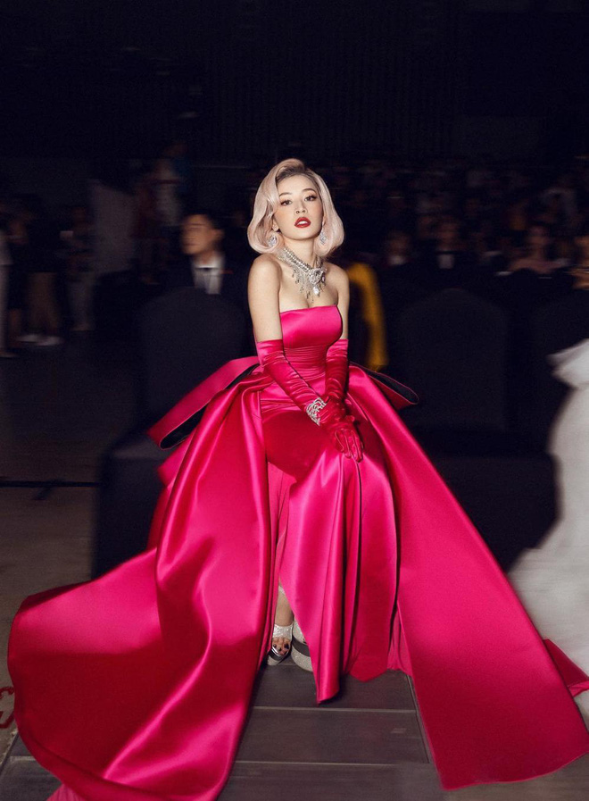 Cùng cosplay Marilyn Monroe, 'nữ thần lai' Nancy toả sáng nhưng lại diện váy nhăn nhúm hơn hẳn Chi Pu - 9 Cùng cosplay Marilyn Monroe, 'nữ thần lai' Nancy toả sáng nhưng lại diện váy nhăn nhúm hơn hẳn Chi Pu - 9
