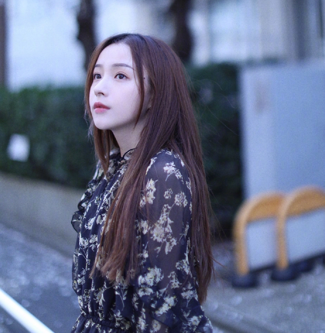 Được 'ông chồng quốc dân' Vương Tư Thông đầu tư gần 700 tỷ đồng, hotgirl livestream hàng đầu vẫn liên tục 'nghỉ việc' để yêu các phú nhị đại - 1 Được 'ông chồng quốc dân' Vương Tư Thông đầu tư gần 700 tỷ đồng, hotgirl livestream hàng đầu vẫn liên tục 'nghỉ việc' để yêu các phú nhị đại - 1