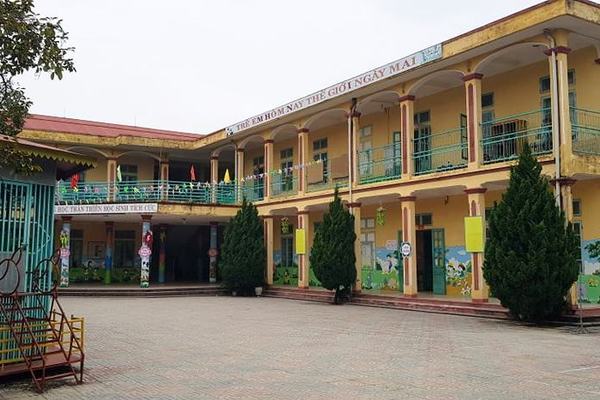 Học sinh mầm non bị yêu cầu đóng 300 nghìn cho trường lắp điện 3 pha Học sinh mầm non bị yêu cầu đóng 300 nghìn cho trường lắp điện 3 pha