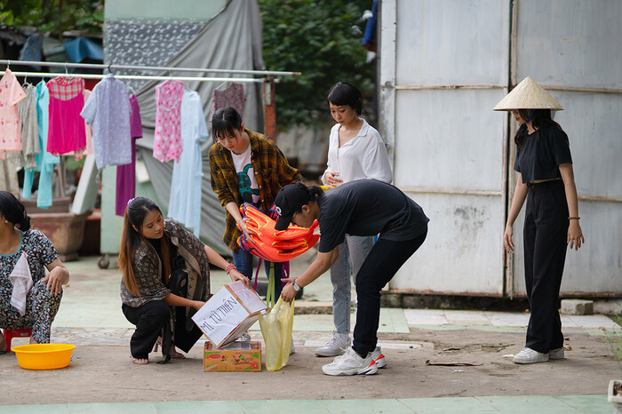 'Tắt tiếng' của Huỳnh Lập - Duy Khánh- Lê Nhân 'cà khịa' CĐM: Từ chuyện Đông Nhi đi đẻ đến cứu trợ mùa lũ - 10 'Tắt tiếng' của Huỳnh Lập - Duy Khánh- Lê Nhân 'cà khịa' CĐM: Từ chuyện Đông Nhi đi đẻ đến cứu trợ mùa lũ - 10