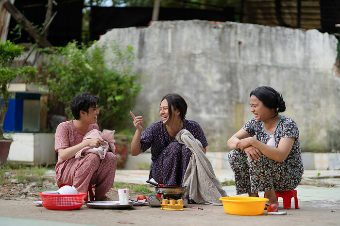 'Tắt tiếng' của Huỳnh Lập - Duy Khánh- Lê Nhân 'cà khịa' CĐM: Từ chuyện Đông Nhi đi đẻ đến cứu trợ mùa lũ - 15 'Tắt tiếng' của Huỳnh Lập - Duy Khánh- Lê Nhân 'cà khịa' CĐM: Từ chuyện Đông Nhi đi đẻ đến cứu trợ mùa lũ - 15