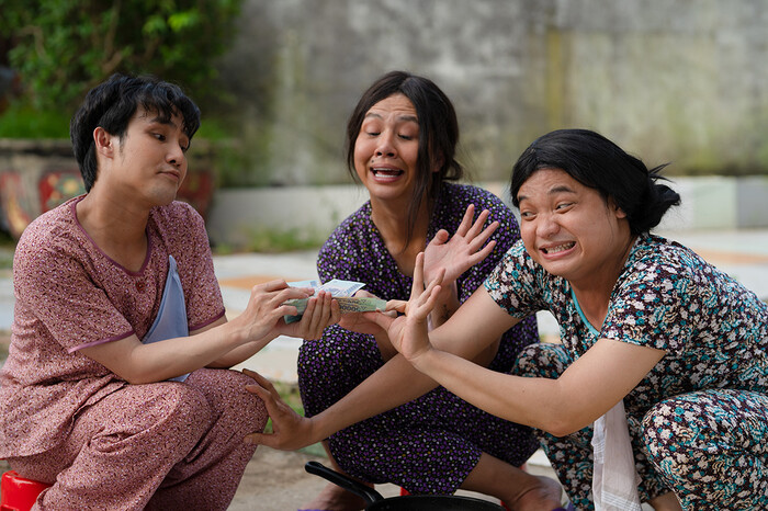 'Tắt tiếng' của Huỳnh Lập - Duy Khánh- Lê Nhân 'cà khịa' CĐM: Từ chuyện Đông Nhi đi đẻ đến cứu trợ mùa lũ - 17 'Tắt tiếng' của Huỳnh Lập - Duy Khánh- Lê Nhân 'cà khịa' CĐM: Từ chuyện Đông Nhi đi đẻ đến cứu trợ mùa lũ - 17