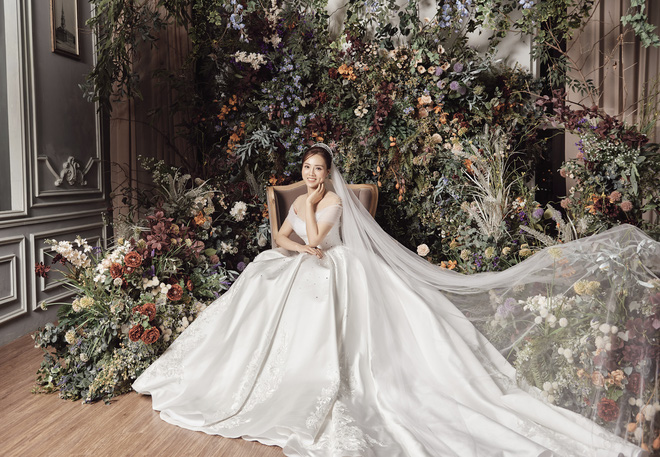 Bạn gái NSND Công Lý bất ngờ diện váy cưới, đọ sắc cùng chị họ - Á hậu Thụy Vân - 5 Bạn gái NSND Công Lý bất ngờ diện váy cưới, đọ sắc cùng chị họ - Á hậu Thụy Vân - 5