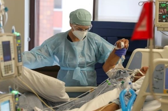 Mỹ lần đầu ghi nhận hơn 200.000 ca nhiễm Covid-19 trong một ngày