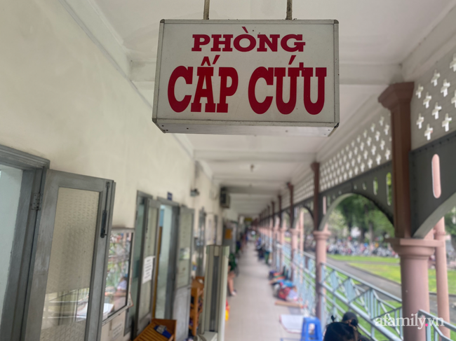 Vụ bé trai 13 tuổi rơi từ tầng 3 trường học xuống đất: Bé thường xuyên bị bạn bè ức hiếp, đánh đập? Vụ bé trai 13 tuổi rơi từ tầng 3 trường học xuống đất: Bé thường xuyên bị bạn bè ức hiếp, đánh đập?