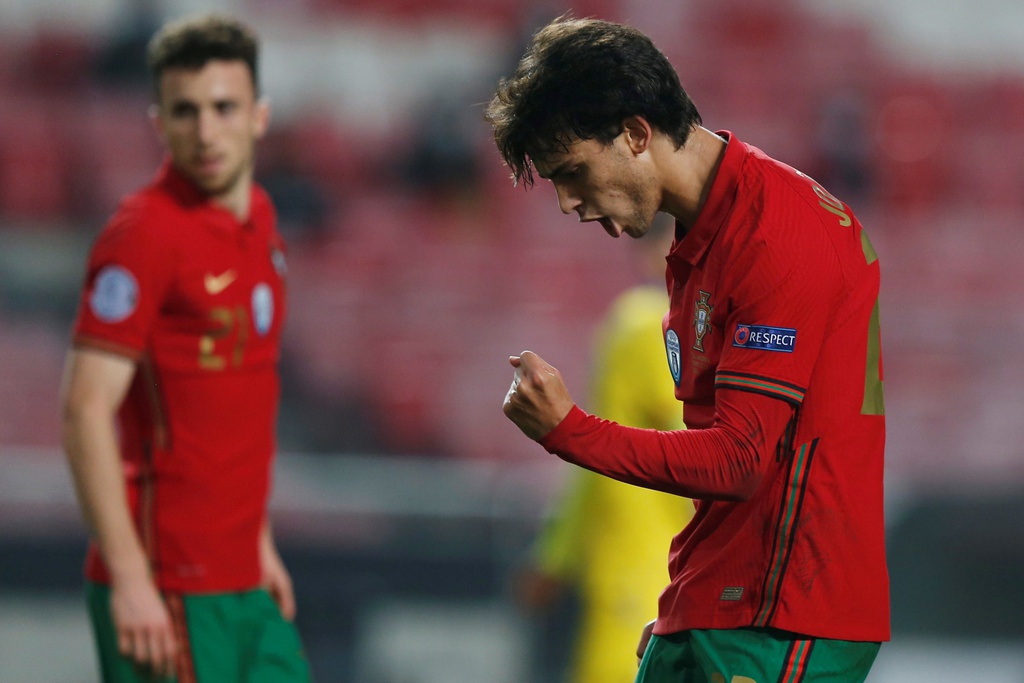 Ronaldo ghi bàn trong chiến thắng 7-0 của Bồ Đào Nha - 8