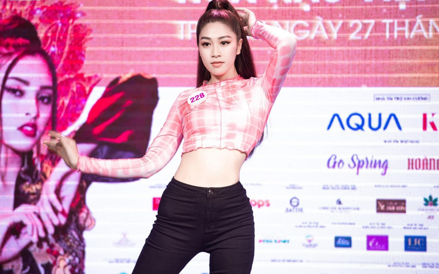 Vẻ duyên dáng của nữ tiếp viên hàng không thi hoa hậu - 6 Vẻ duyên dáng của nữ tiếp viên hàng không thi hoa hậu - 6
