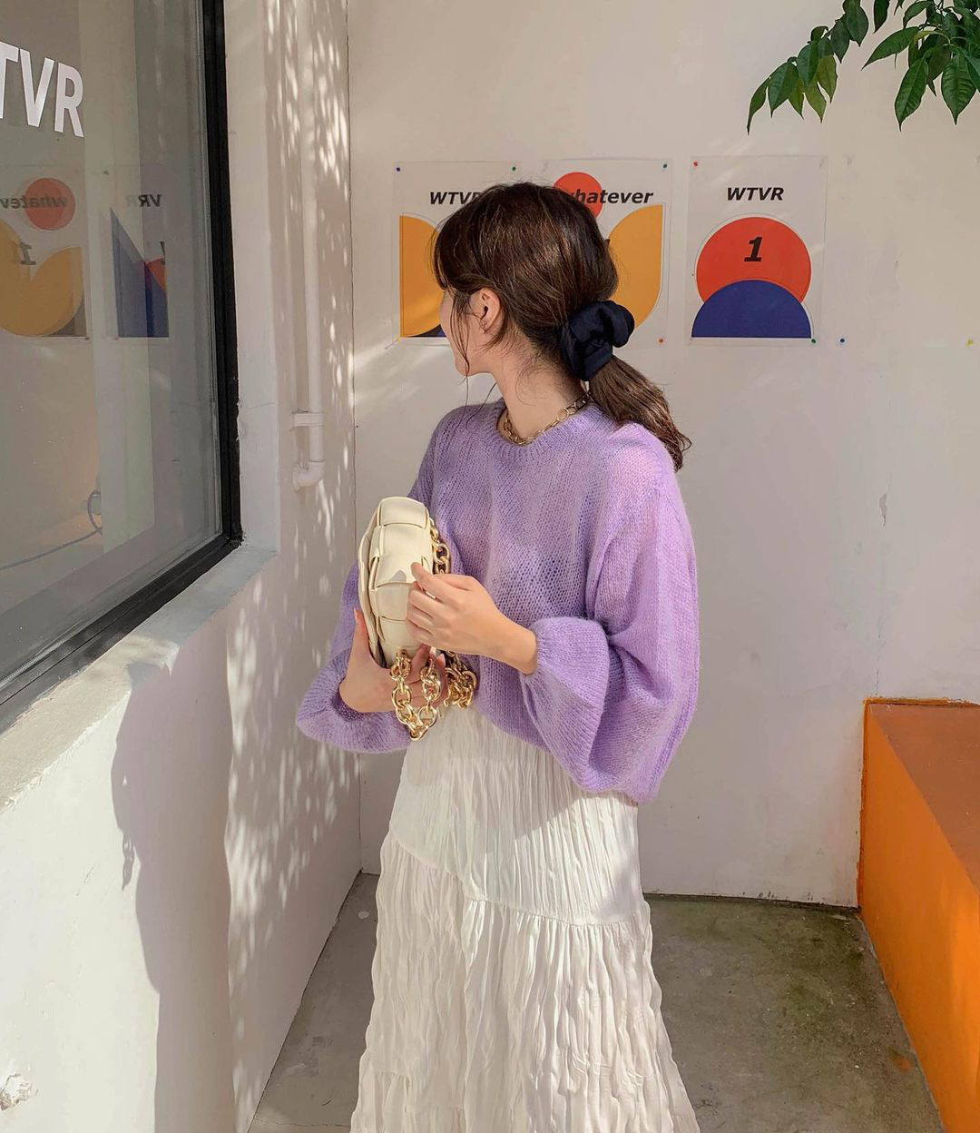 Mùa lạnh không mặc trắng - đen - be thì mặc gì? 10 gợi ý mix đồ màu mè giúp style bớt chán để các nàng F5 phong cách ngay - 2 Mùa lạnh không mặc trắng - đen - be thì mặc gì? 10 gợi ý mix đồ màu mè giúp style bớt chán để các nàng F5 phong cách ngay - 2