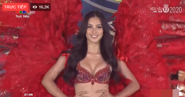 Sau khi bị soi body lộ cả loạt khuyết điểm, Tiểu Vy diện bikini khoe dáng trong đêm thi Hoa hậu Việt Nam 2020, khuôn ngực 'đồ sộ' gây chú ý - 4 Sau khi bị soi body lộ cả loạt khuyết điểm, Tiểu Vy diện bikini khoe dáng trong đêm thi Hoa hậu Việt Nam 2020, khuôn ngực 'đồ sộ' gây chú ý - 4