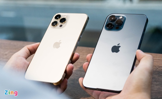 Giá iPhone 12 Pro Max chênh lệch 6 triệu đồng trong ngày đầu về VN