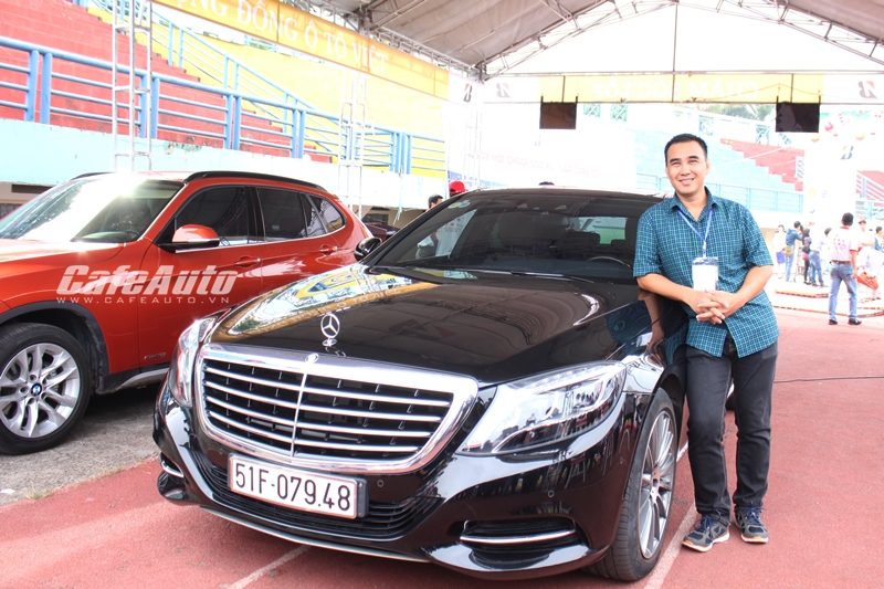 MC Quyền Linh thường xuyên đi dép tổ ong lái xe Mercedes bạc tỷ