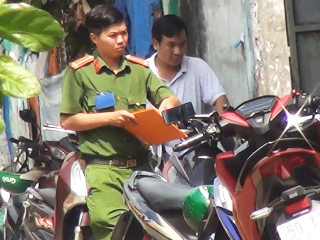 Truy bắt 2 thanh niên truy sát đến tận phòng trọ ở Bình Tân Truy bắt 2 thanh niên truy sát đến tận phòng trọ ở Bình Tân